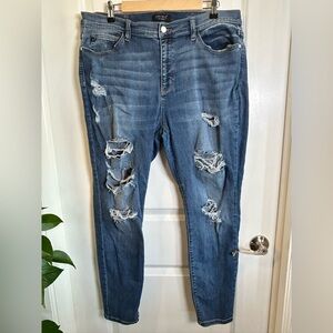 Judy Blue high-rise distressed boyfriend High-Rise Blue Women’s Jeans 2XL
